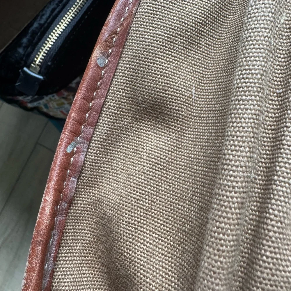 Tommy Hilfiger Workhorse Dowel Flap-Over Messenger Bag
